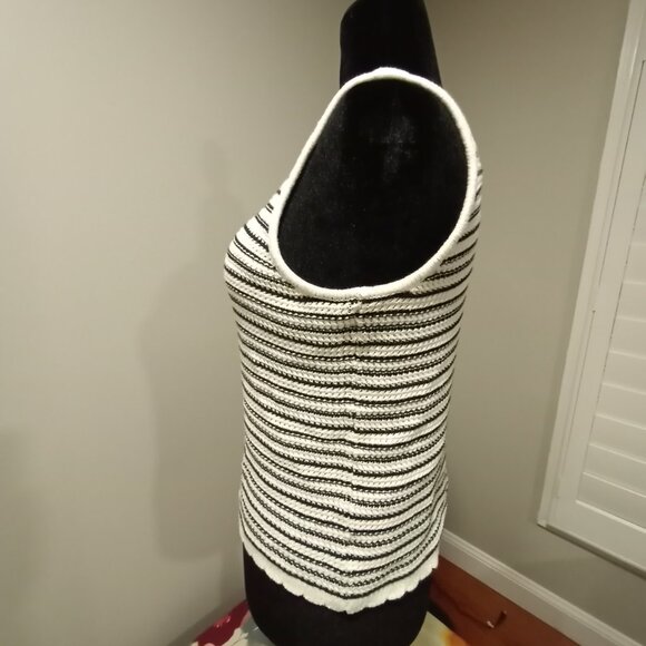 PINQUE BLACK & WHITE STRIPPED SLEEVELESS TOP V NECK SZ M - Picture 6 of 6